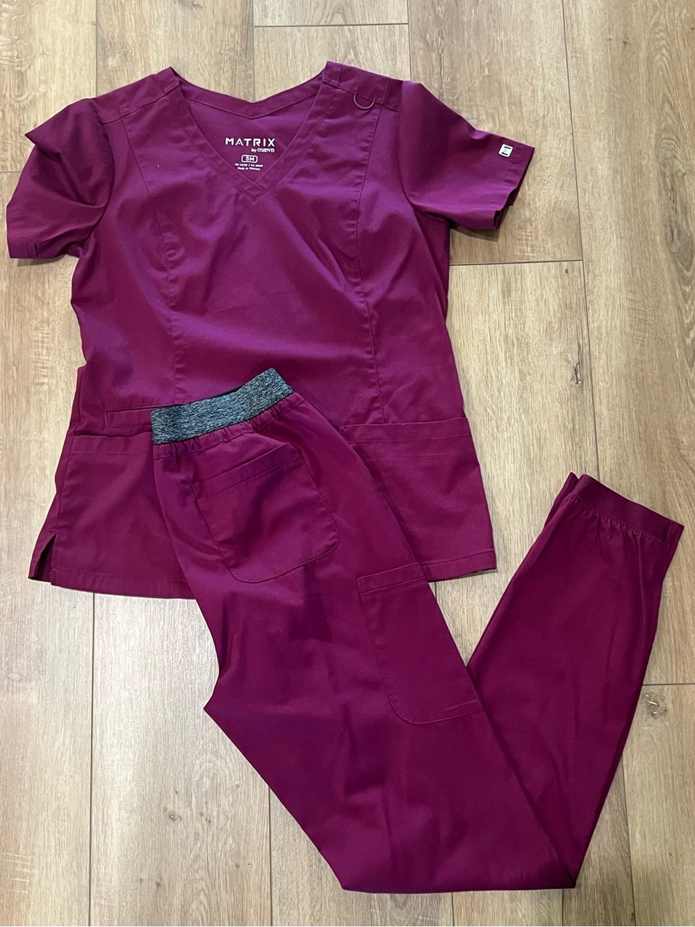 Matrix by Maevn Women’s Medical Scrub Set in Maroon Small